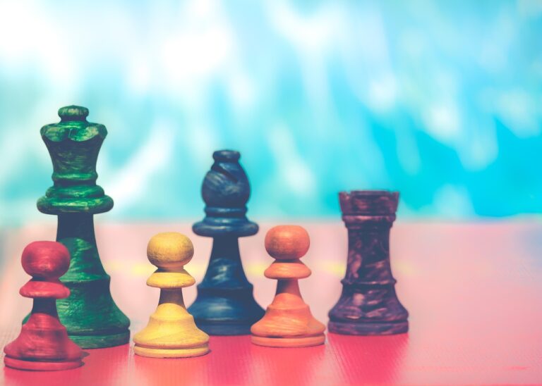 Poker Spieler setzt gezielt Continuation Bet beim Online-Poker am virtuellen Tisch