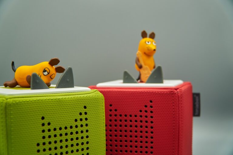 Toniebox bietet Kindern spielerische Ablenkung während familiärer Pokerrunden